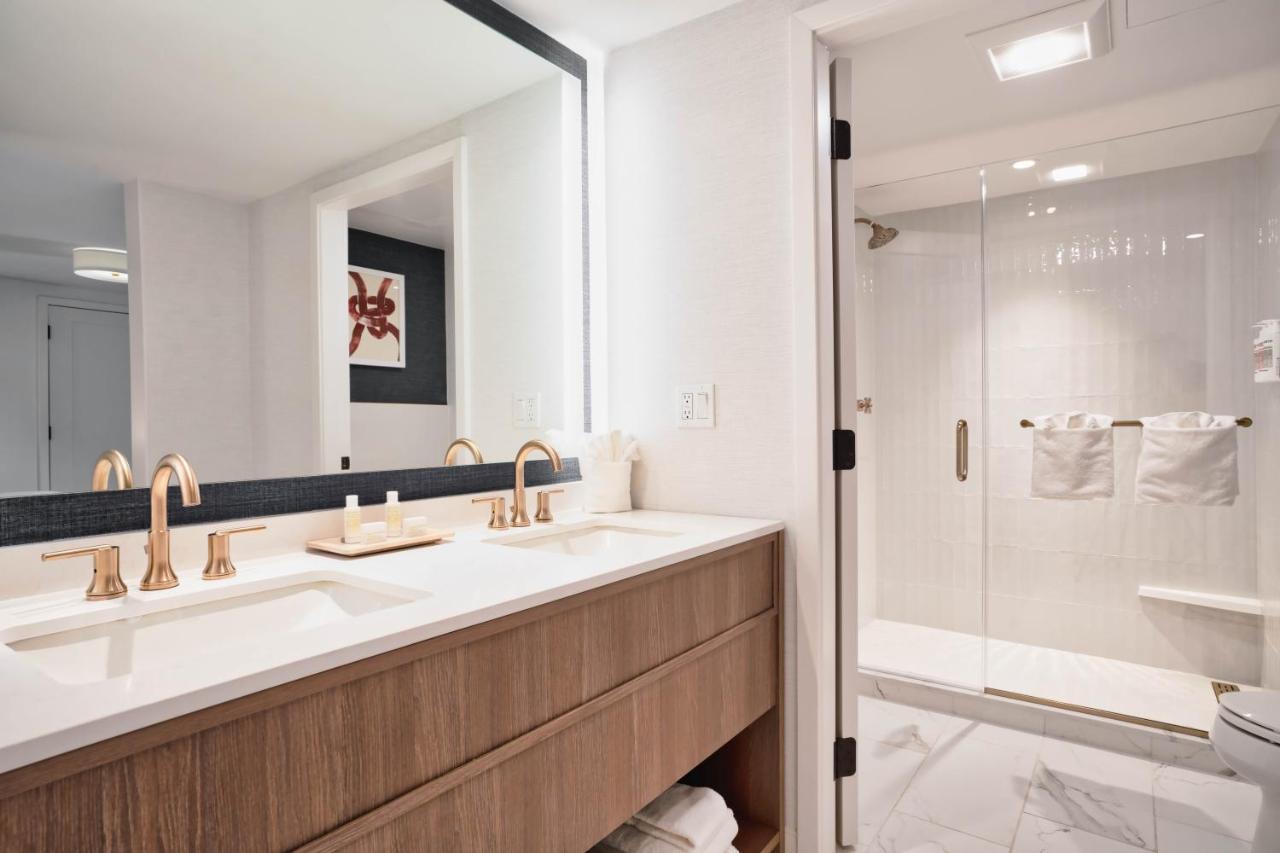 Greyfinch Chatham Inn Bagian luar foto