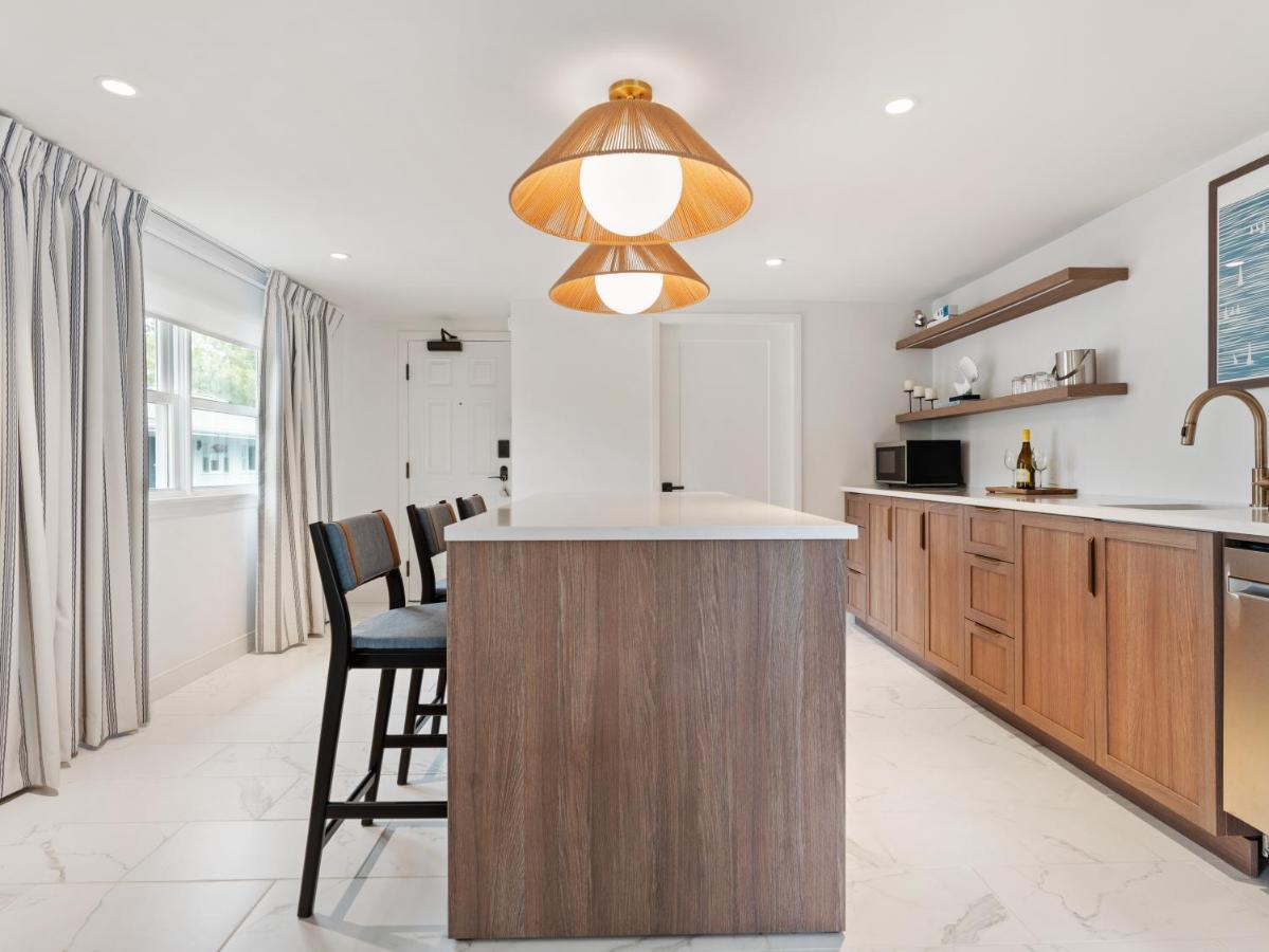 Greyfinch Chatham Inn Bagian luar foto