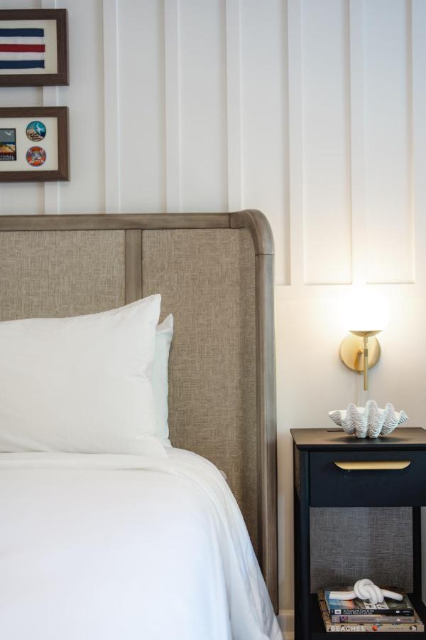 Greyfinch Chatham Inn Bagian luar foto