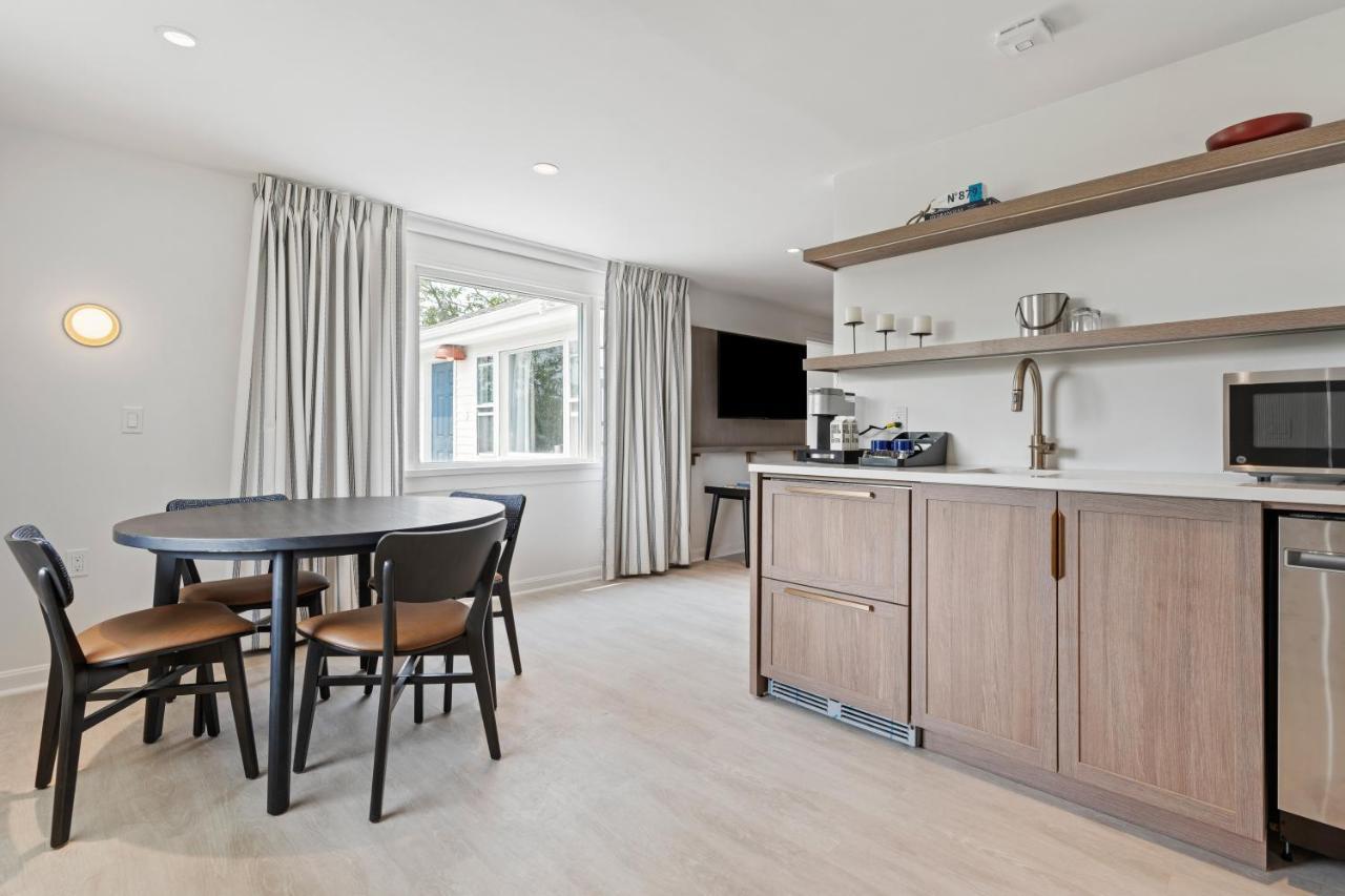 Greyfinch Chatham Inn Bagian luar foto