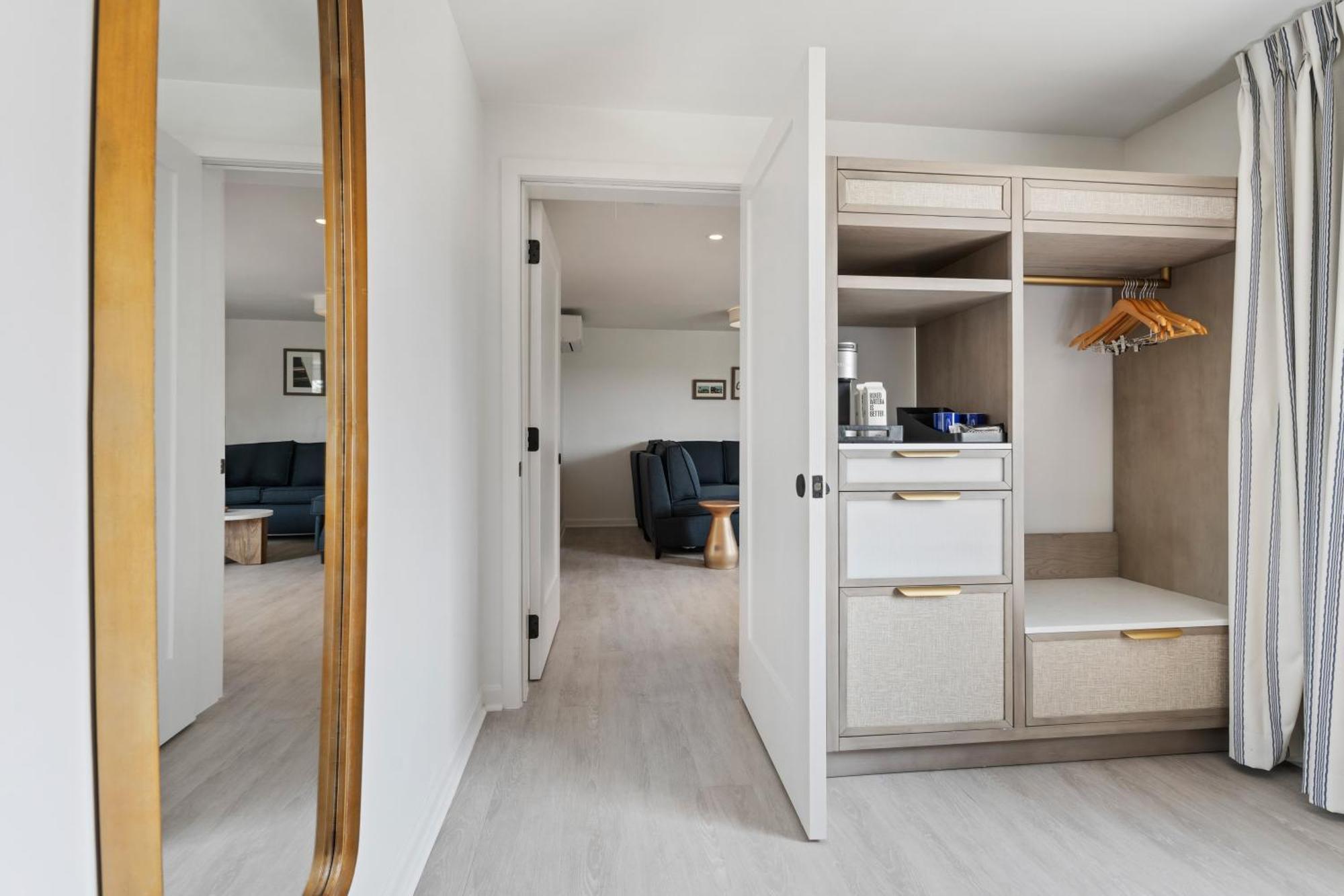 Greyfinch Chatham Inn Bagian luar foto