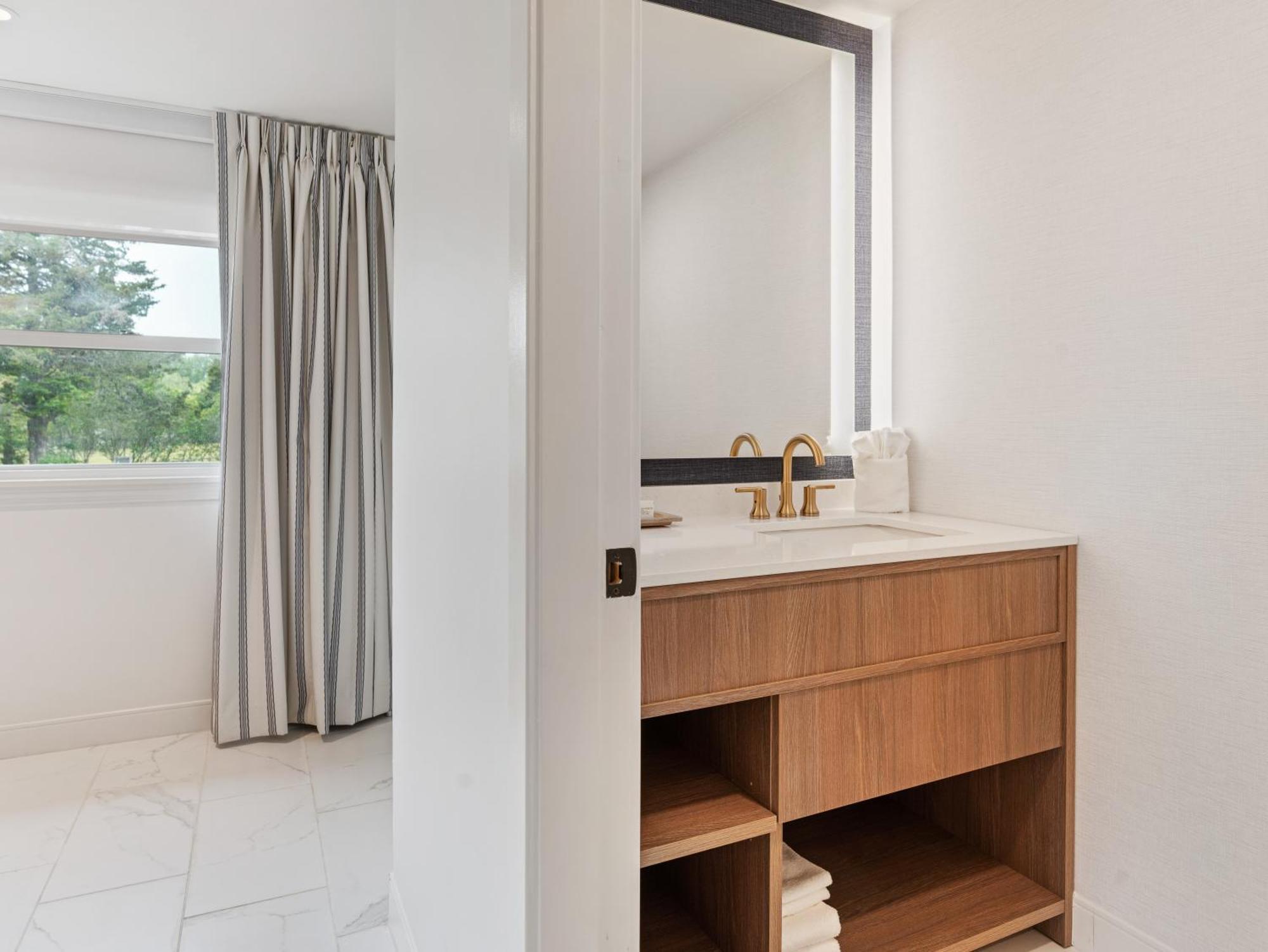 Greyfinch Chatham Inn Bagian luar foto